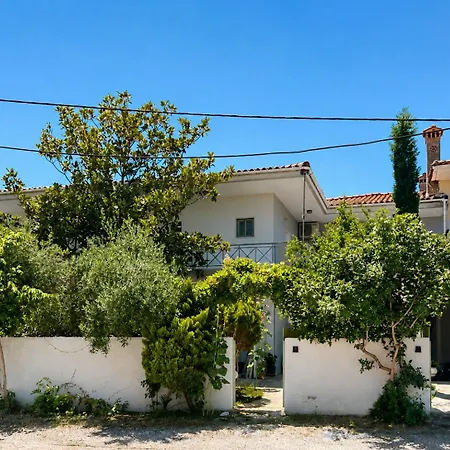 Апартаменты Anthonas House *