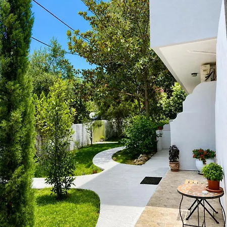Апартаменты Anthonas House