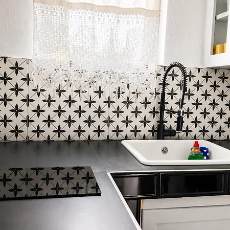 Апартаменты Anthonas House *