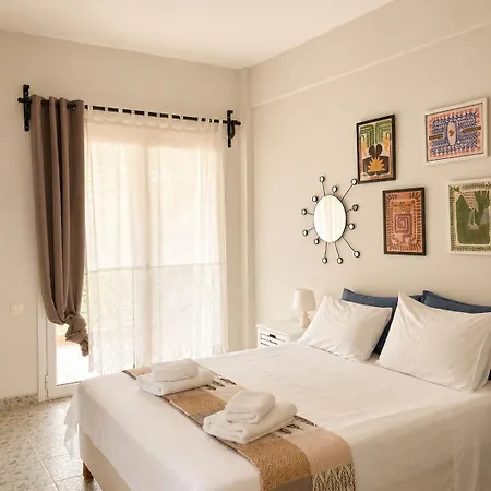 Anthonas House Апартаменты *