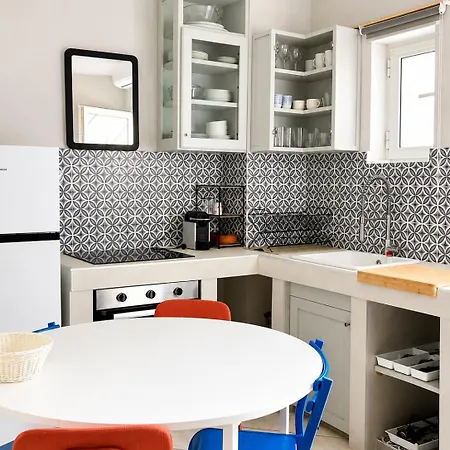 Anthonas House Апартаменты