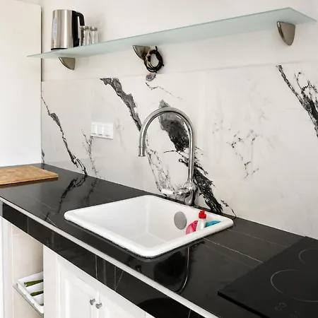 Anthonas House Апартаменты