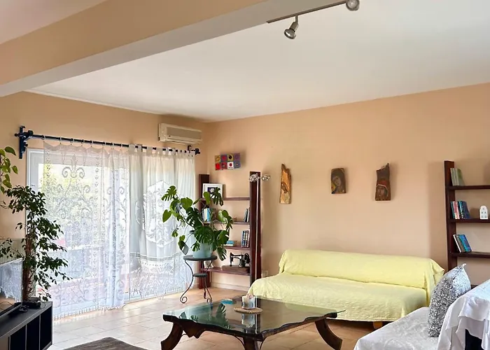 아파트 Anthonas House