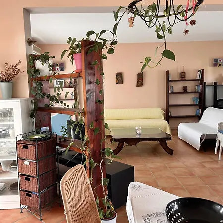 Anthonas House Apartmán *